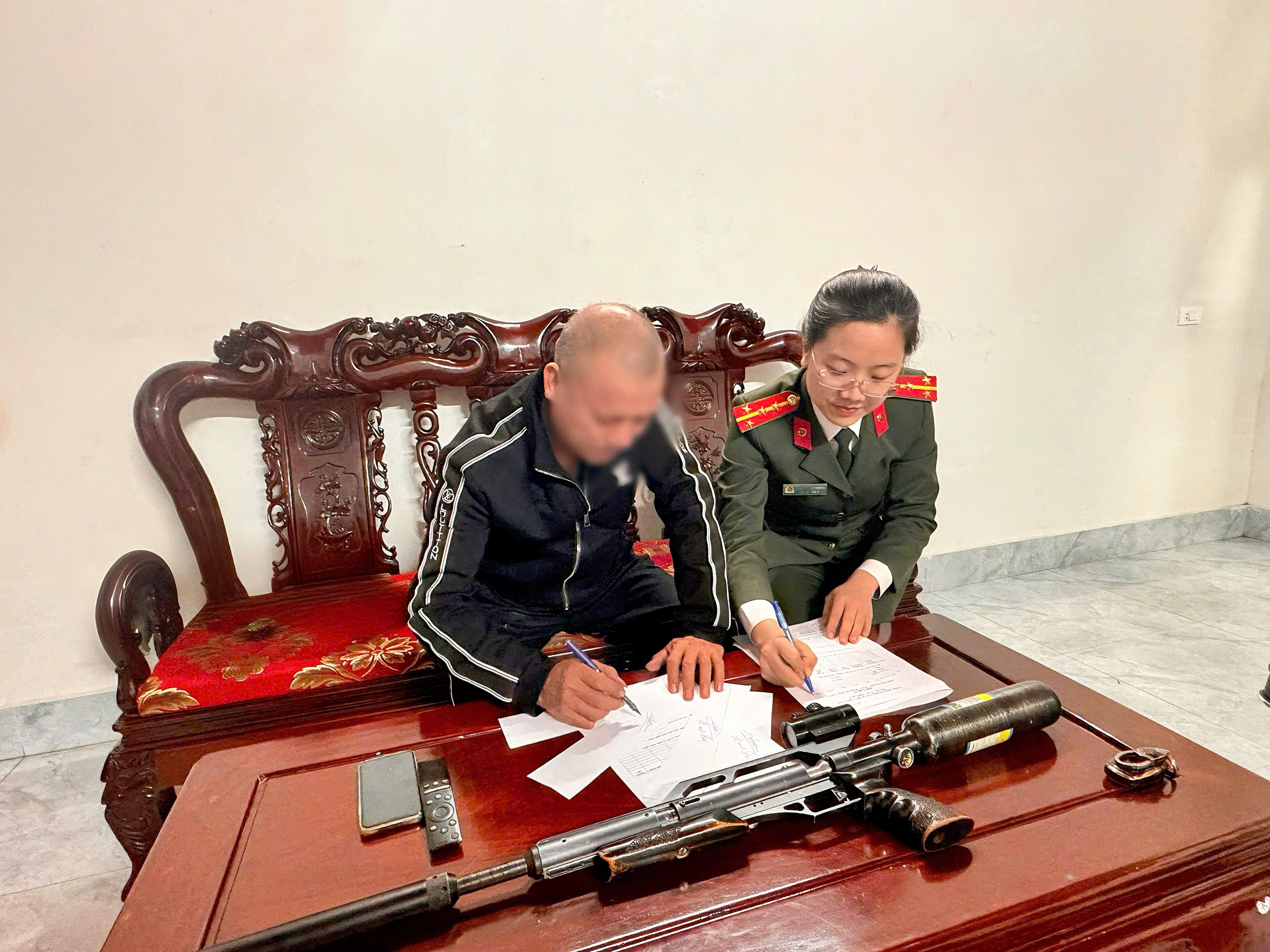 Phòng An ninh mạng và phòng, chống tội phạm công nghệ cao: Tuyên truyền, vận động Nhân dân giao nộp vũ khí có tính sát thương cao trên mạng xã hội 